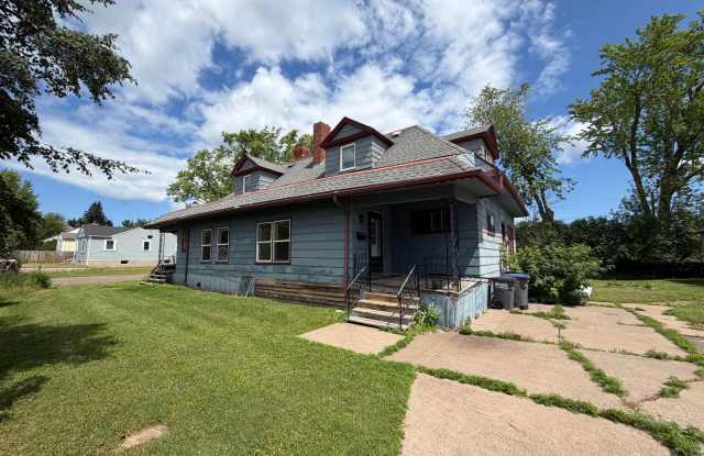 3 Bedroom Walking Distance from UMD - AVAILABLE AUGUST! photos photos