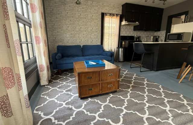 Fully Furnished Apartment in Historic Tracy Park Gallery 1