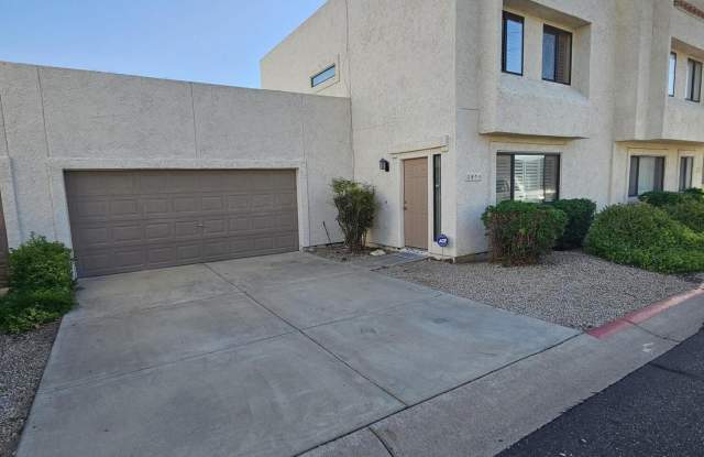 2571 W MARCONI Avenue photos photos