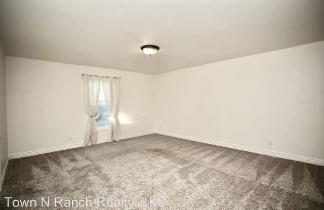 10333 Campo Rd Gallery 4