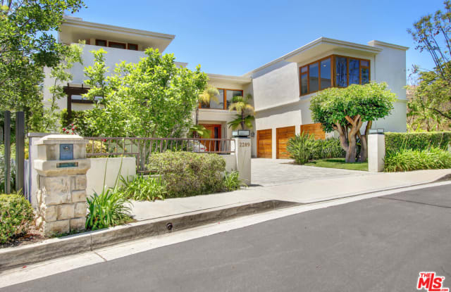 2289 Stratford Cir - 2289 Stratford Circle, Los Angeles, CA 90077