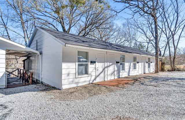 Newly Renovated Studio Apartment in Hollister, MO near College of the Ozarks, Hard Work U - 8669 Historic Highway 165, Taney County, MO 65672 Newly Renovated Studio Apartment in Hollister, MO near College of the Ozarks, Hard Work U - 8669 Historic Highway 165, Taney County, MO 65672
