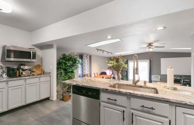 Charming 3 Bedroom, 2 Bathroom Home in Windsor! photos photos Charming 3 Bedroom, 2 Bathroom Home in Windsor! photos photos