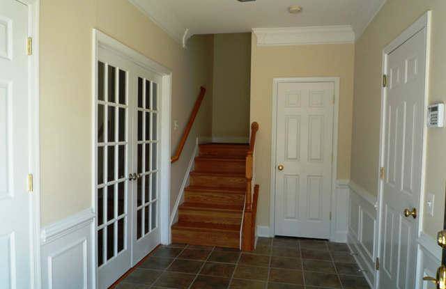 2421 HUNTINGTON PARK DRIVE Gallery 2