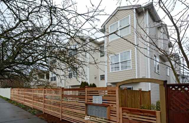 North Greenlake 3-bed 1.75-bath Town House - 8526 Nesbit Avenue North, Seattle, WA 98103