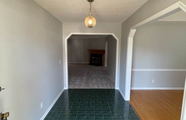 Oak Lake Estates - Pool w/Pool Care Included!   NEW LVP!! Gallery 4