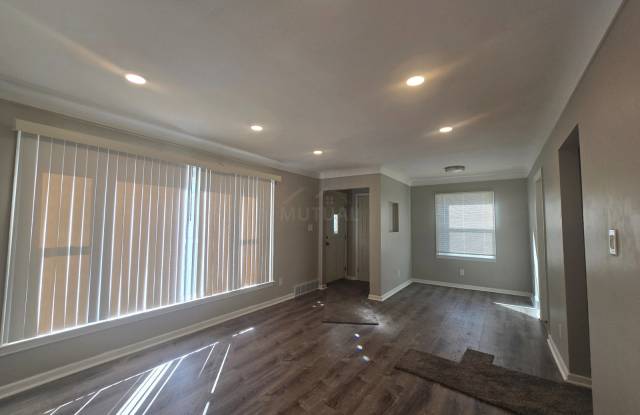 11741 West Parkway Street Gallery 2