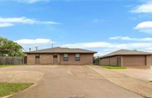 Spacious 4 Bedroom! Close to campus! photos photos Spacious 4 Bedroom! Close to campus! photos photos