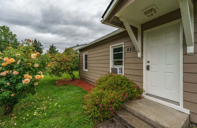 2 Bedroom 1 Bath SIngle Family Home With Large Fenced Yard, Washer and Dryer Provided photos photos