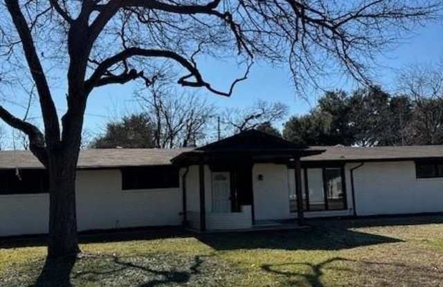 102 W Highland Drive - 102 West Highland Drive, Irving, TX 75062
