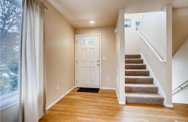 4Bd/3.25Ba Seattle Townhouse - 5225 11th Avenue Northeast, Seattle, WA 98105