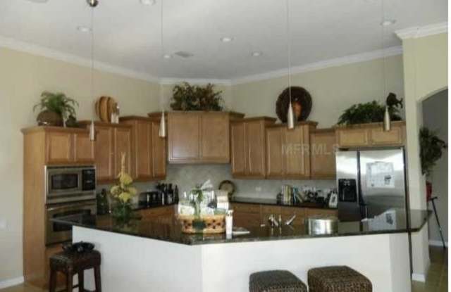 3747 Kalanchoe Plaza Gallery 2