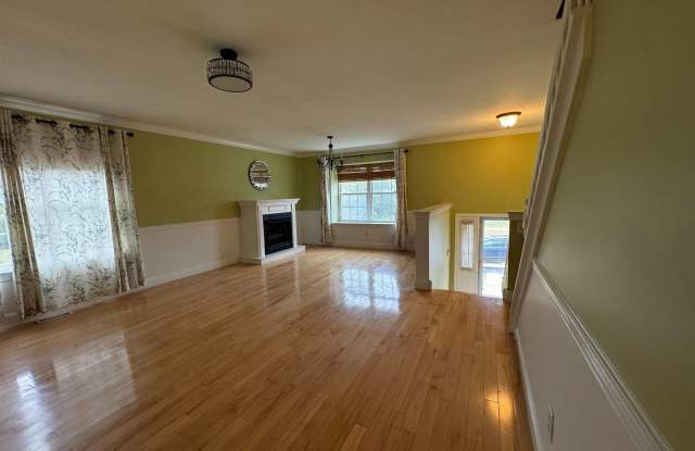 185 MEGAN CIRCLE Gallery 4