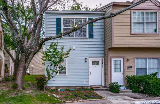 UPDATED 2-BEDROOM TOWNHOME AT NORTH PARK TOWNHOMES - 12273 Apricot Drive, San Antonio, TX 78247 UPDATED 2-BEDROOM TOWNHOME AT NORTH PARK TOWNHOMES - 12273 Apricot Drive, San Antonio, TX 78247