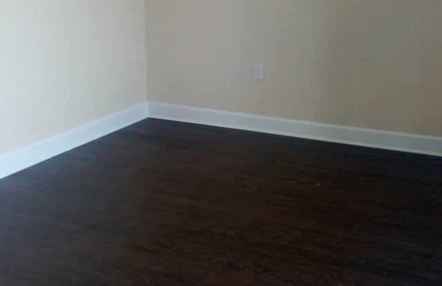 1506 James L. Redman Pkwy ******* Gallery 2