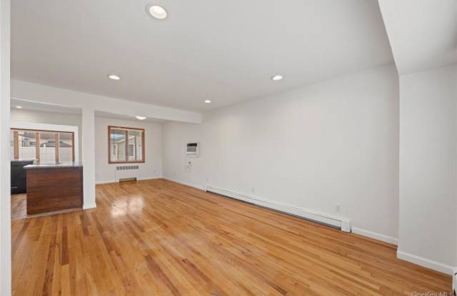 1051 Park Lane N Gallery 3