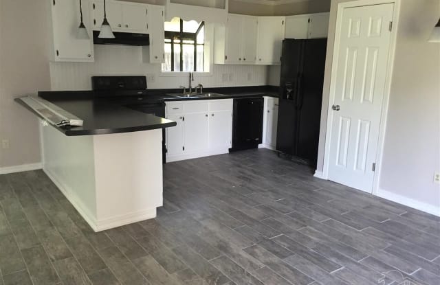 4610 Petra Cir - 4610 Petra Circle, Bellview, FL 32526