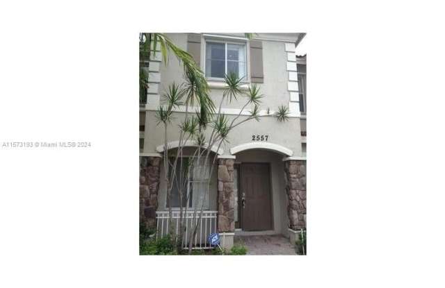 2557 SW 82ND AV - 2557 Southwest 82nd Avenue, Miramar, FL 33025