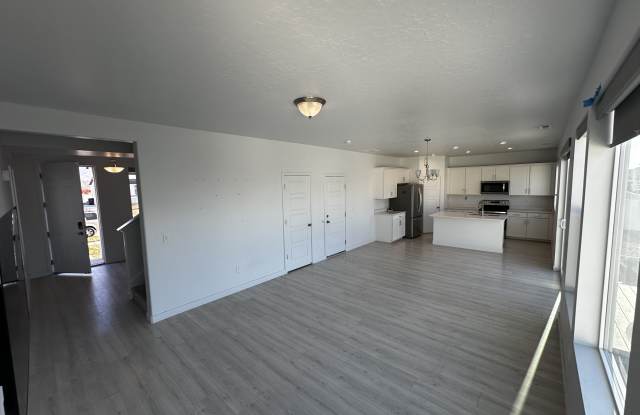 824 S Spring Canyon Way Gallery 4