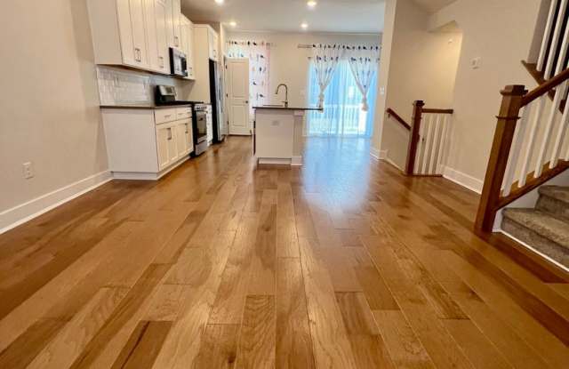 Luxurious 3-Bed Townhome in Spring City with One-Car Garage! Available Late November! Gallery 3