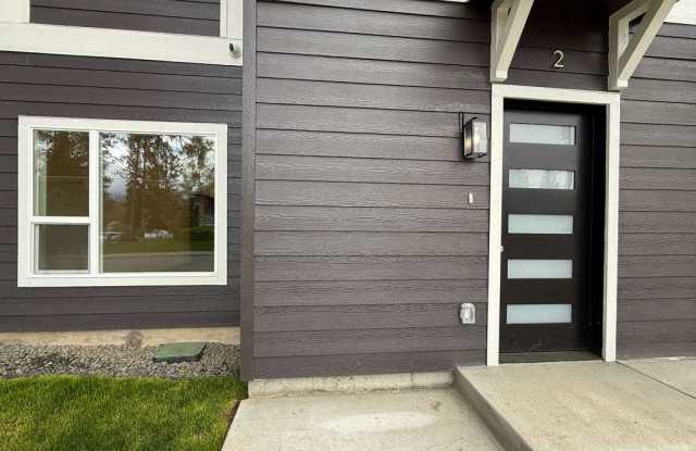 3925 East 32nd Avenue - 3 photos photos