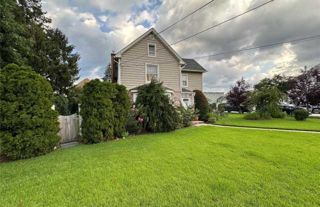 73 Davison Avenue Gallery 2