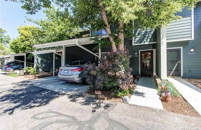Glenwood Gardens Townhouse in Quiet Location - 2962 Glenwood Drive, Boulder, CO 80301