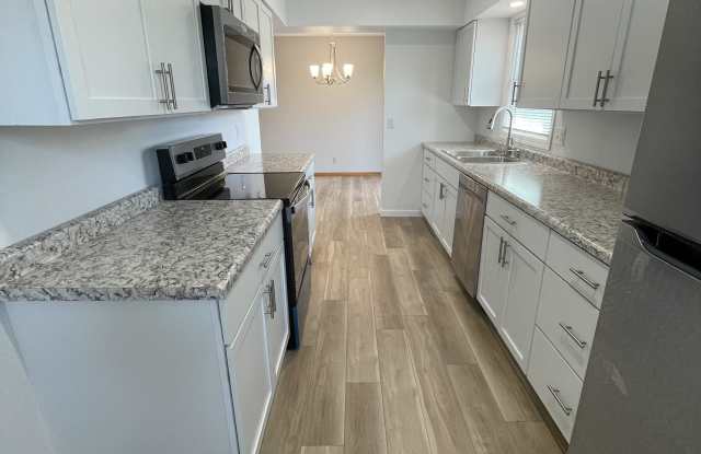 975 W 9th Ave - 975 West 9th Avenue, Marion, IA 52302