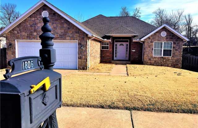 1806 N Knollcrest Circle photos photos