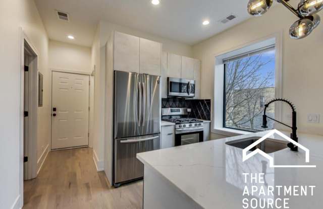 2553 W Hirsch St photos photos