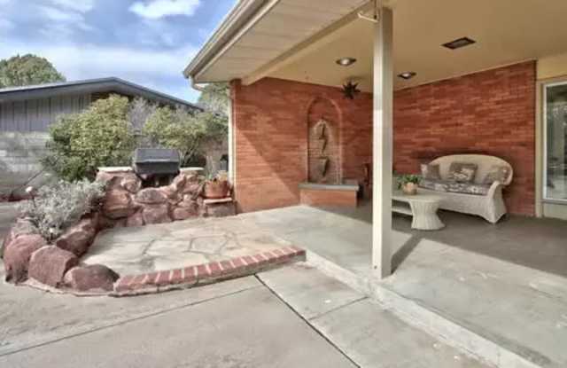 713 Montclaire Dr Ne photos photos