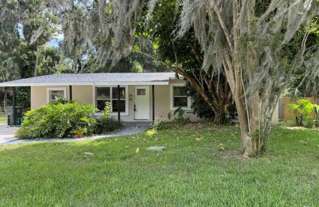 611 South Seneca Boulevard - 611 South Seneca Boulevard, Daytona Beach, FL 32114