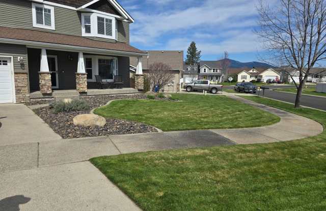 Beautiful 5 bedroom 2.5 bath home with 3 car garage and an additional Custom Shop in Post Falls! photos photos
