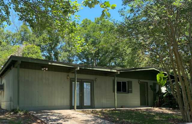 4 BEDROOM 2BATH- With POOL-Corner Lot-Must See! - 2302 Oxford Road, Tallahassee, FL 32304