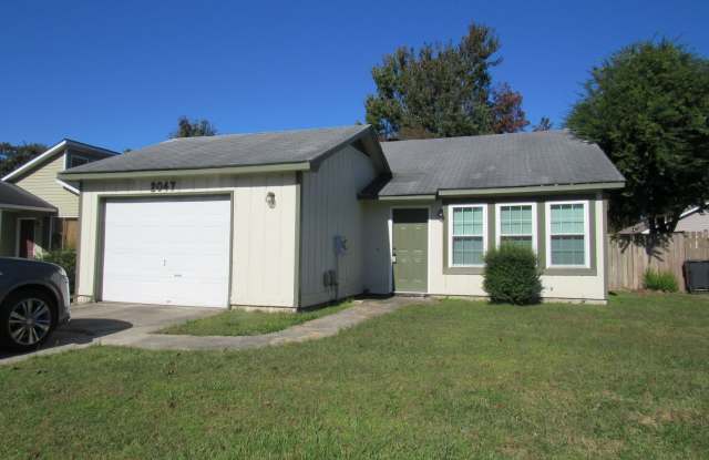Cute  Conveniently Located Two Bedroom House - 2047 Foxhorn Road, Jacksonville, NC 28546