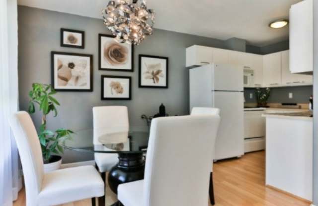2 Bedroom 1 Bath Condo in Cordata Area! Gallery 4