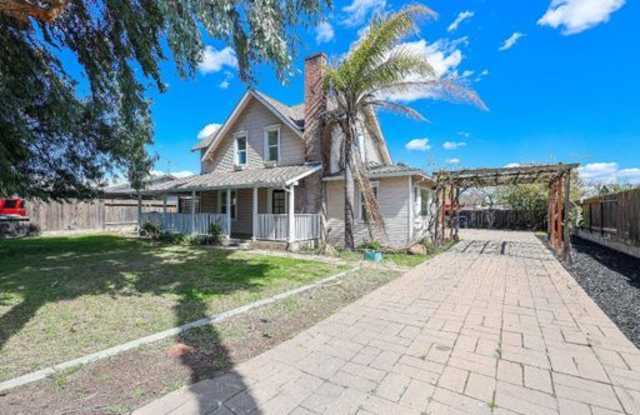 1006 Moffett Road - 1006 Moffett Road, Ceres, CA 95351 1006 Moffett Road - 1006 Moffett Road, Ceres, CA 95351