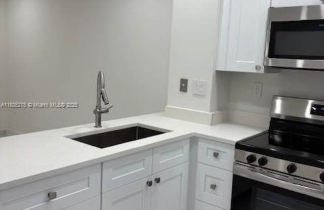 2154 W 60th St photos photos