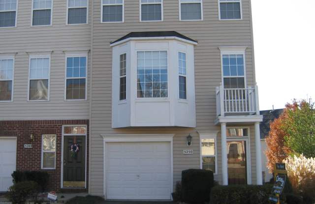 5250 Ballycastle Cir - 5250 Ballycastle Circle, Kingstowne, VA 22315