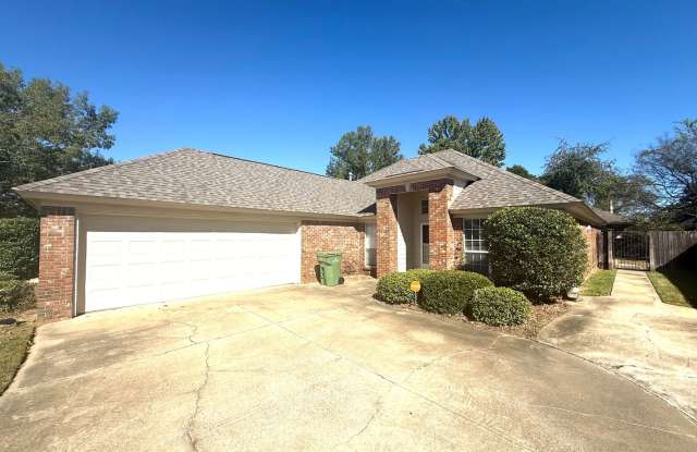 ** 3 Bed 2 Bath Located across from AUM ** Call 334-366-9198 to schedule a self showing photos photos
