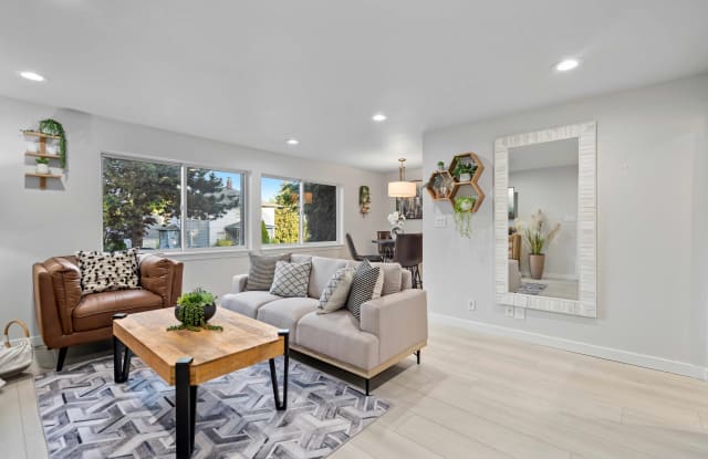 4111 Whitman Ave N - 4111 Whitman Avenue North, Seattle, WA 98103