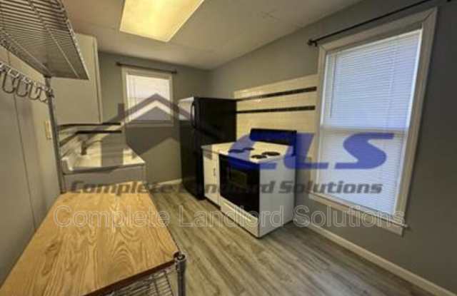1526 Woodley Avenue Gallery 3