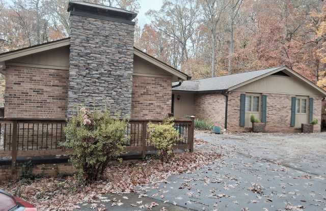 Oak Ridge 37830 - 4 bedroom 2.5 bath - call Sharon Arnwine 865-313-7215 - 109 Balsam Road, Oak Ridge, TN 37830