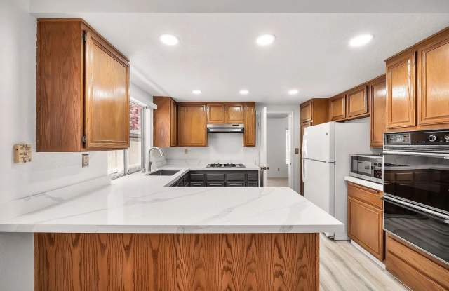 Beautiful 3-Bedroom Home in Rancho San Diego Gallery 4