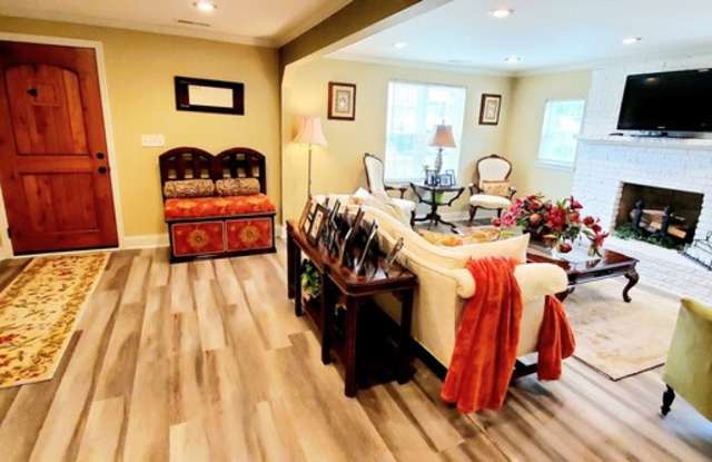 13915 Holbrooks Road Gallery 4