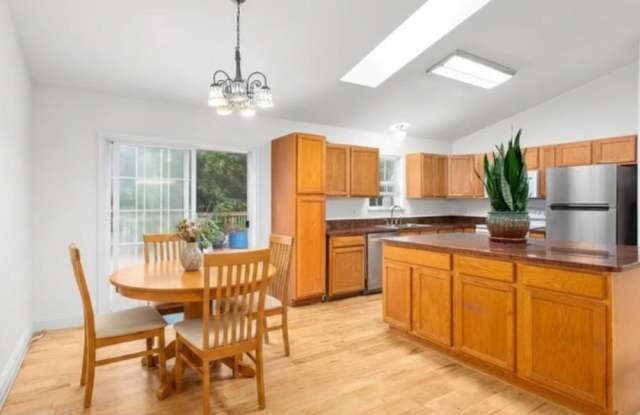 53 BLOOMINGTON Lane Gallery 2