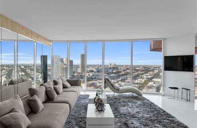 300 S Pointe Dr unit 3105 (A11962760) photos photos