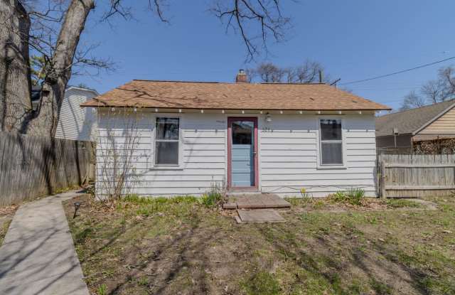 Sweet Vintage Gem with Utilities Included photos photos