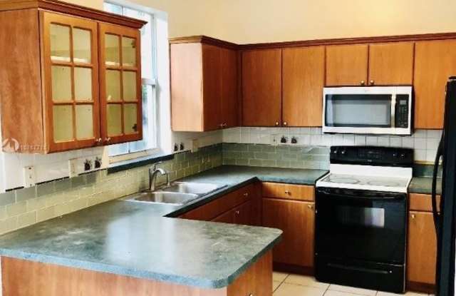 8914 SW 108th Pl - 8914 Southwest 108th Place, Kendall, FL 33176