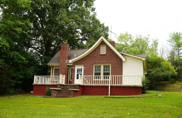 3 bed 2 bath Updated Bungalow - Private back yard lot photos photos